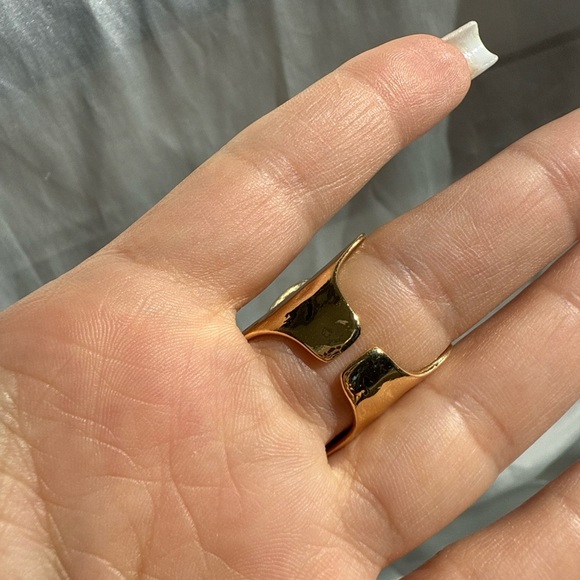 Zara model adjustable size Gold Pearl Ring - Picture 6 of 6